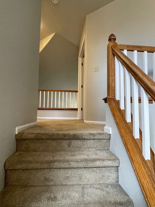 Building Photo - Beautiful Two-Story Home in Cul-de-sac