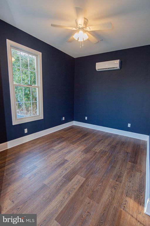 Building Photo - 106 Colonial Ct