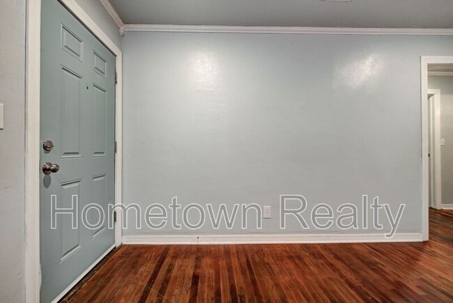 Building Photo - 3200 SW 38th St