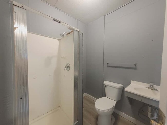 Building Photo - 424 1/2 N Wheeler Ave