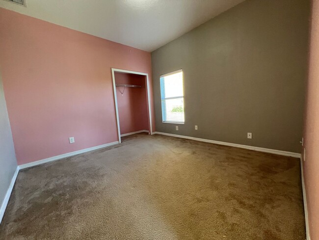 Building Photo - $2,195 ** Annual ** 4 Bedroom / 3 Bath * S...