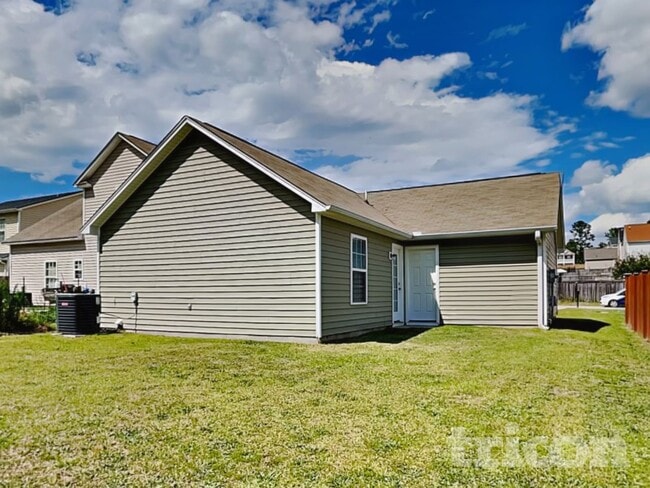 Building Photo - 226 Blazer Dr