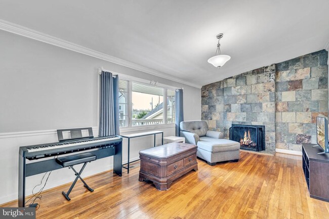 Building Photo - 4415 Elmwood Dr