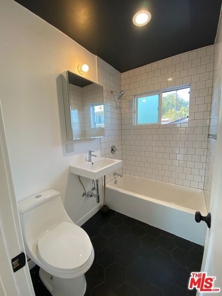 Building Photo - 1129 N Westmoreland Ave