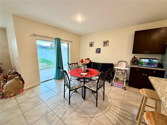 Building Photo - 3029 Country Club Cir