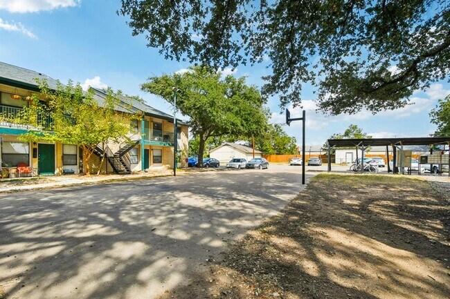 Building Photo - 1624 Aquarena Springs Dr