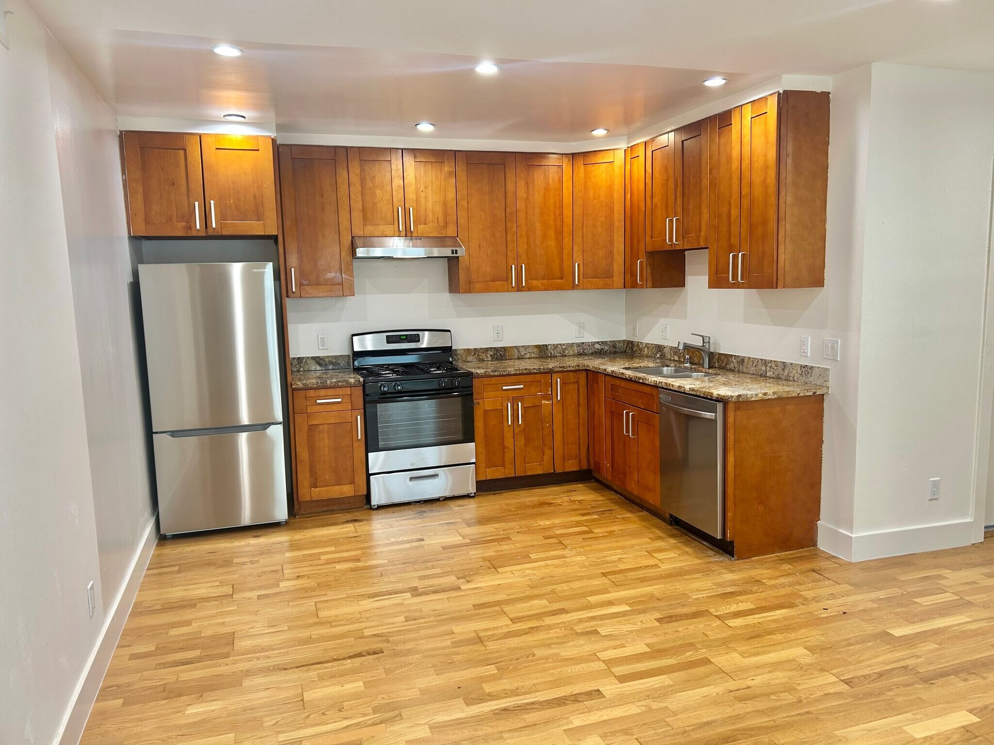 Building Photo - 1381 Revere Ave
