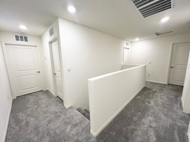 Building Photo - 2625 Dahlia Fls Ave