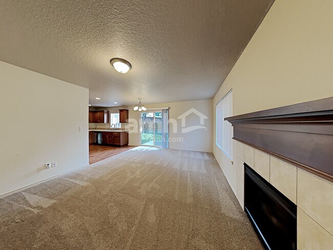 Building Photo - 809 NE 115th Cir