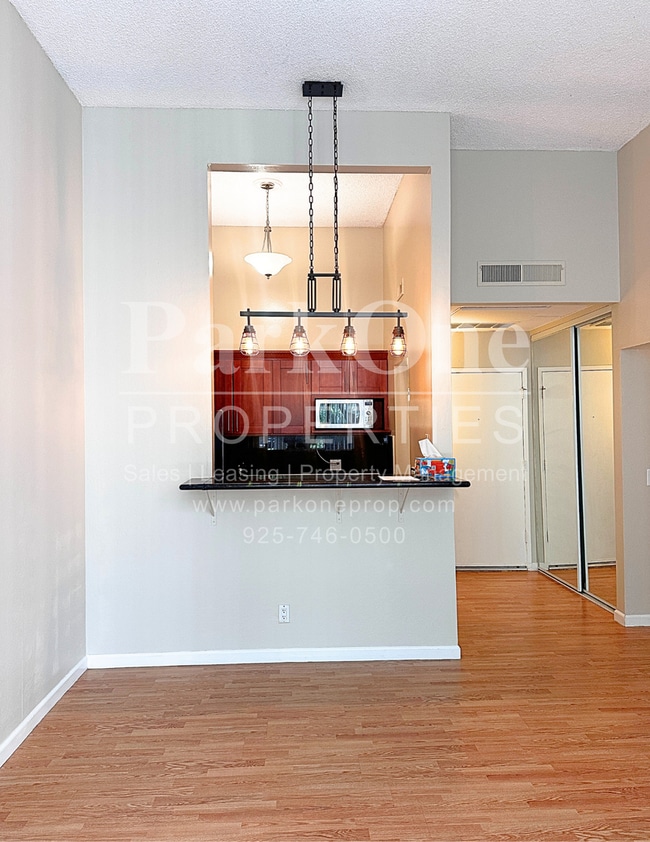Building Photo - 1BR Condo in The Keys – Resort-Style Livin...