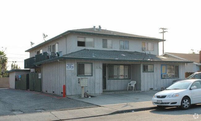 Primary Photo - 2125 Main St