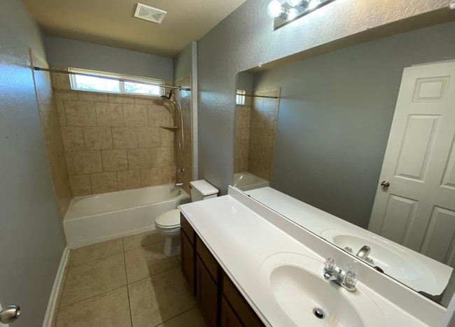 Building Photo - 128 Kasper Dr