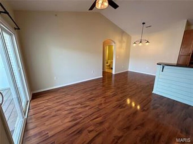 Building Photo - Beautiful Condo in Mehlville