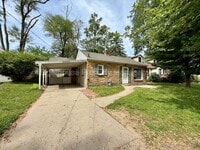 Building Photo - 2449 Hillside Dr NW