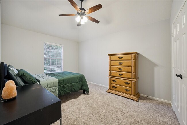 Building Photo - 606 Pine Walk Trail