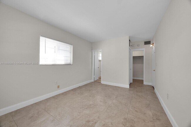 Building Photo - 940 Sevilla Ave
