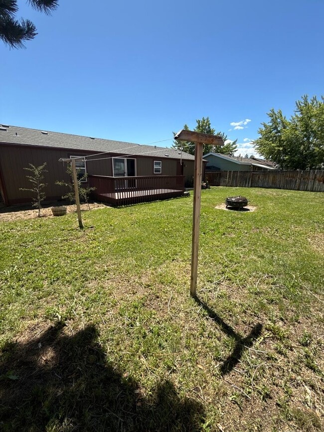 Building Photo - PETS Considered! SW Old Mill Area 4 Bdrm, ...