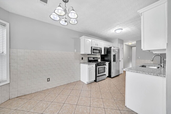 Building Photo - 825 Chatham Park Dr SW