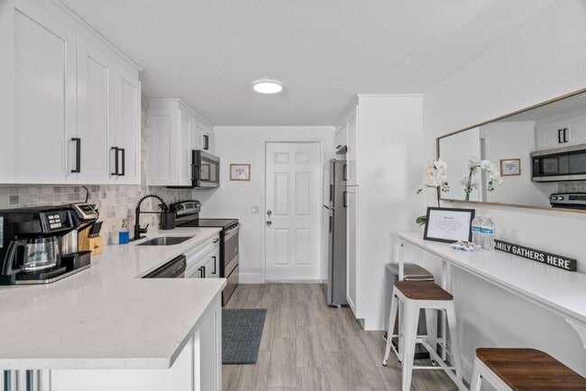 Building Photo - The peaceful place