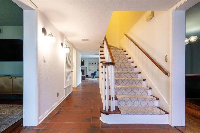 Building Photo - 6106 Cherrylawn Cir