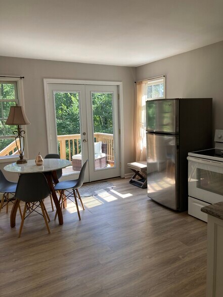 Building Photo - 6 Orchard Rd