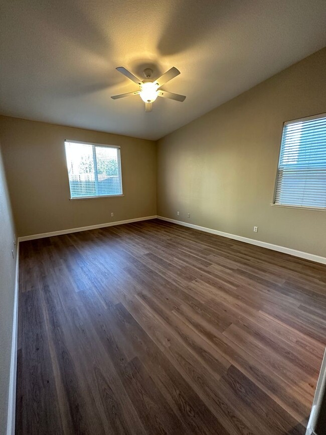 Building Photo - Gorgeous Open Single Story Floorplan  in t...