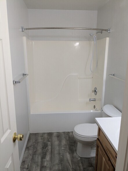 Main Bath - 1651 N 15th St
