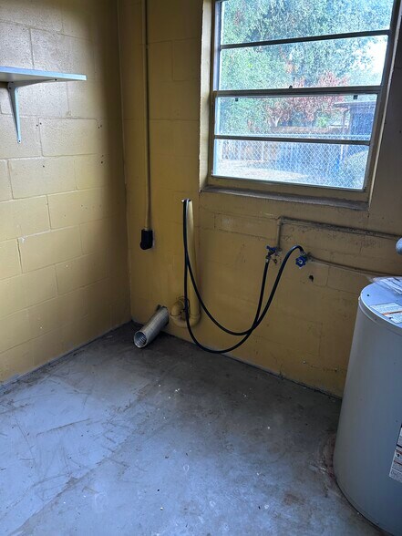 Building Photo - 913 S Char Mil Ave