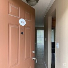 Building Photo - Two BD/1 Bath  Gated Pool Cmmunity Largo FL