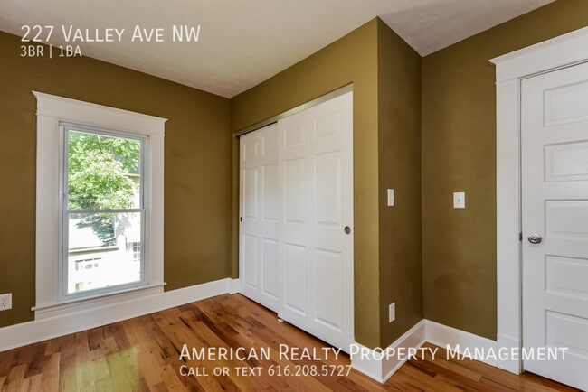 Building Photo - 227 Valley Ave NW