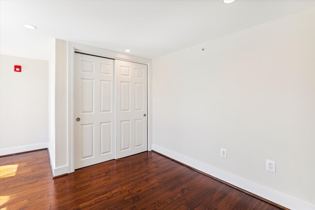Building Photo - 625 Park Rd NW