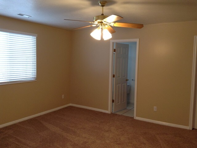 Building Photo - 555 E 700 N