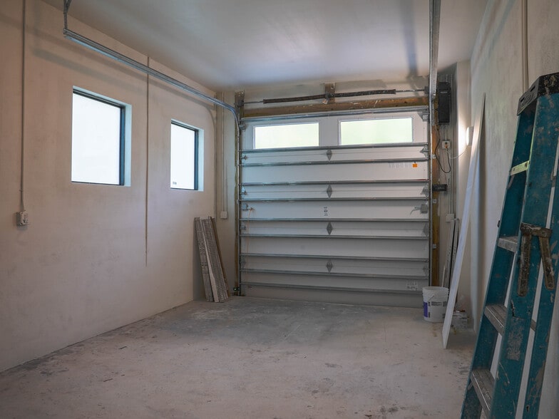 Building Photo - 8410 SW 65th Ave