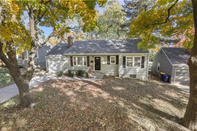 Building Photo - PERFECT HOUSE IN MISSION, KS WITH CHARM + ...