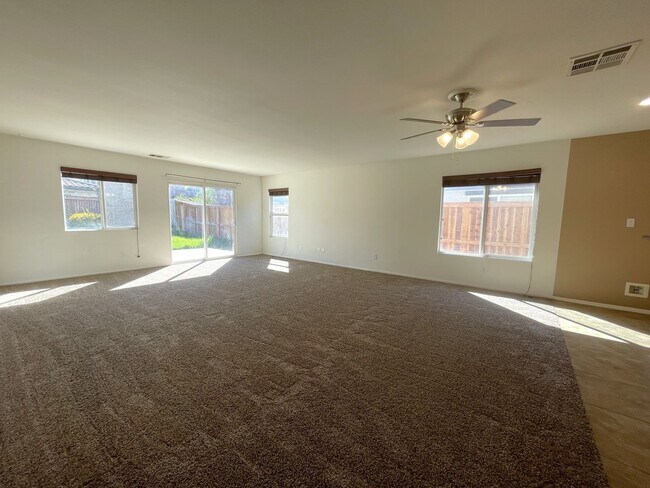 Building Photo - Charming Single-Story 3-Bedroom Home in Be...