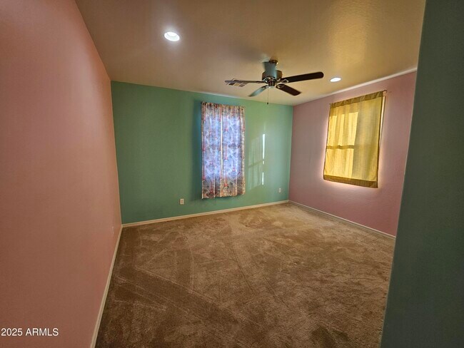 Building Photo - 3216 S Cottonwood Dr