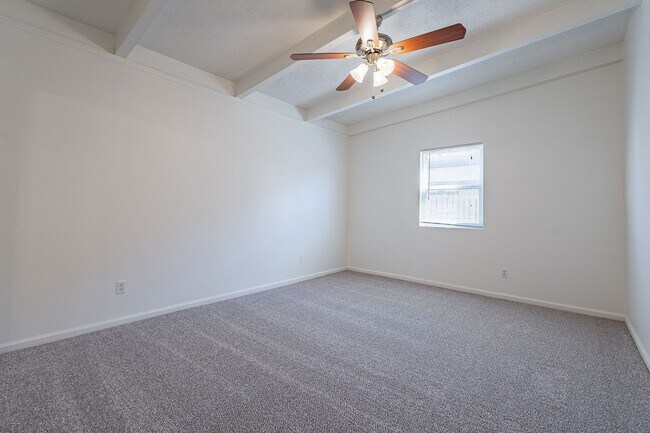 Building Photo - Updated townhome near Central Phx/Biltmore!