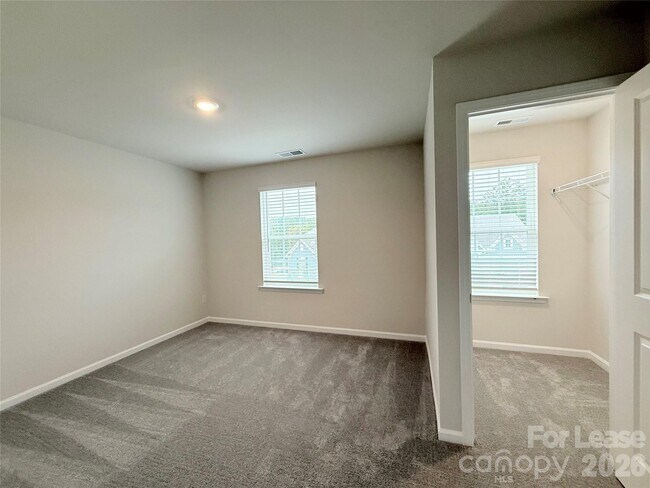 Building Photo - 6337 Fairfax Ct
