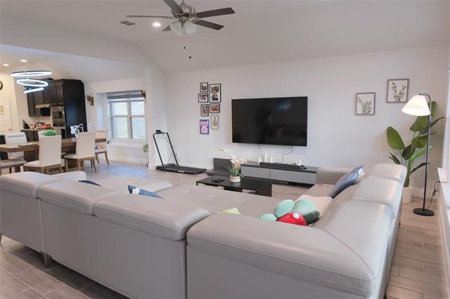 Building Photo - 5928 Pine River Ln