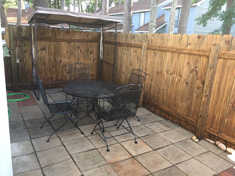 Patio 1 - 544 Cedarwood Dr