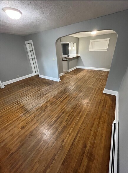 Primary Photo - 1462 Carroll Ave