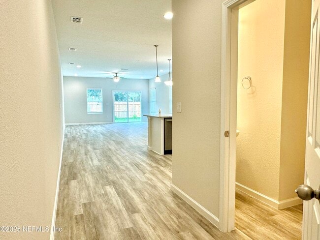 Building Photo - 826 5th Ave S