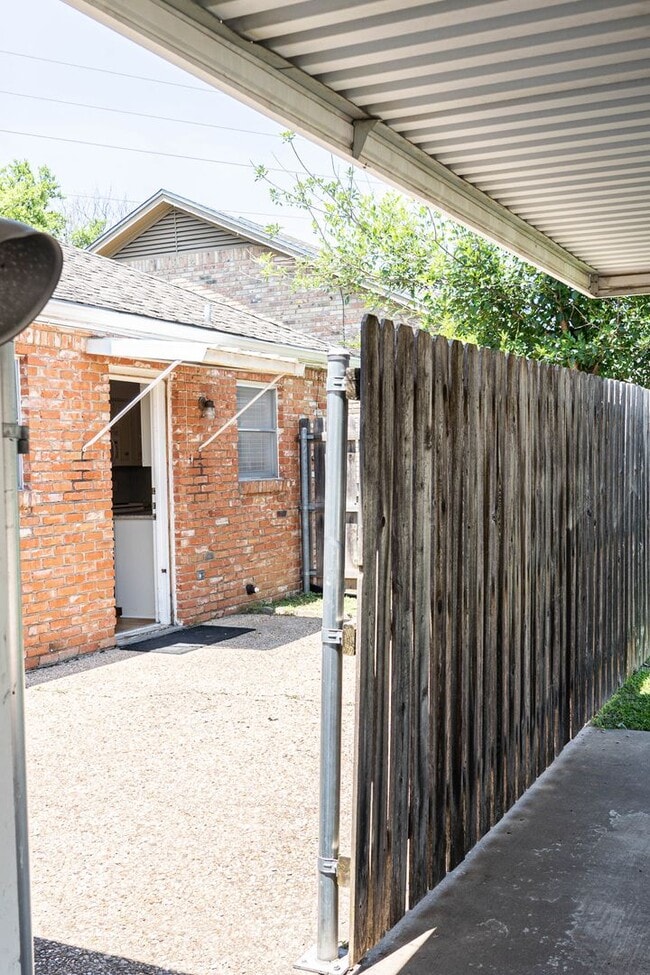 Building Photo - 6508-6510 Alford