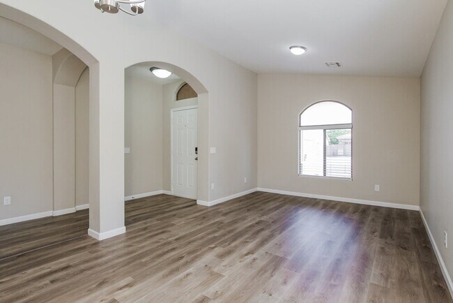 Building Photo - 15072 W Melvin St