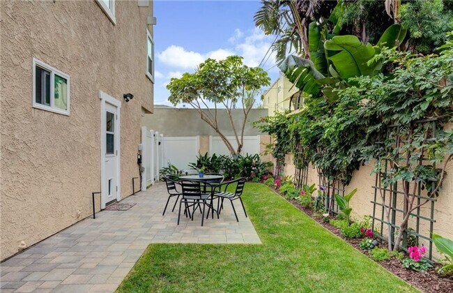 Building Photo - 2521 Voorhees Ave