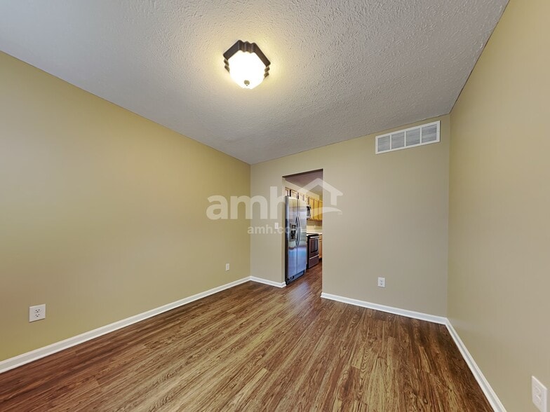 Building Photo - 2320 Bradshire Rd