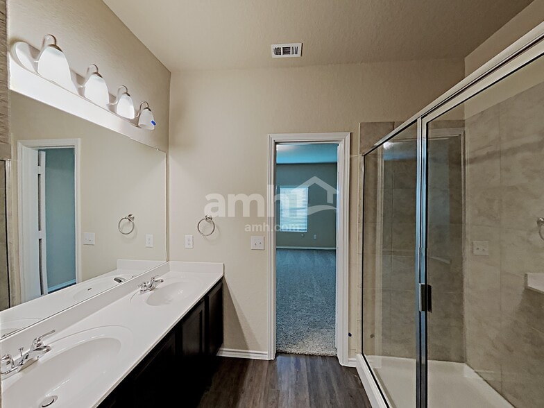 Building Photo - 747 Red Barn Bnd