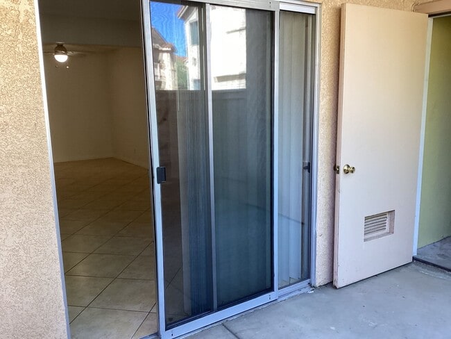 Building Photo - Downstairs Condo Located in the Gated Community of Las Palmas