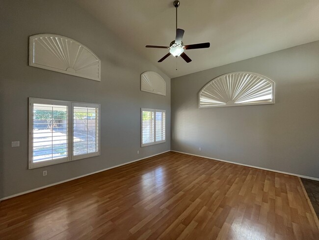 Building Photo - 3 Bedroom Home in the Clemente Ranch Commu...