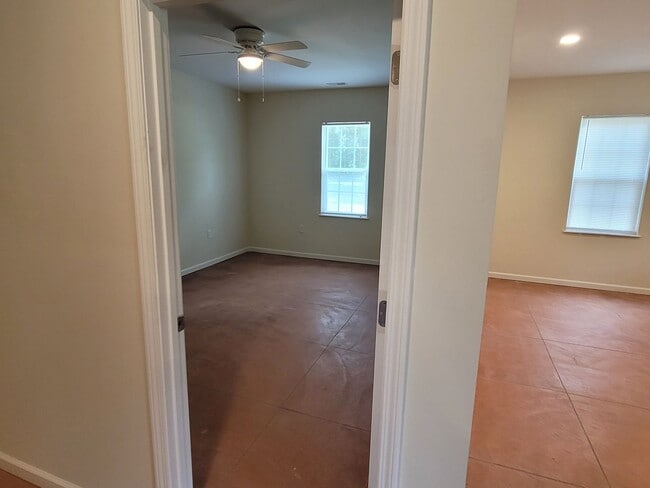 Building Photo - JUST REDUCED! Walk to the Stadium-Olympia!